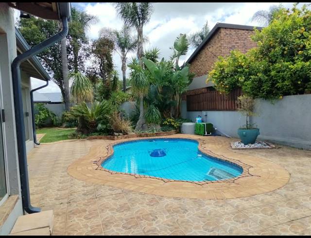 3 BEDROOM HOUSE FOR SALE IN GLEN MARAIS